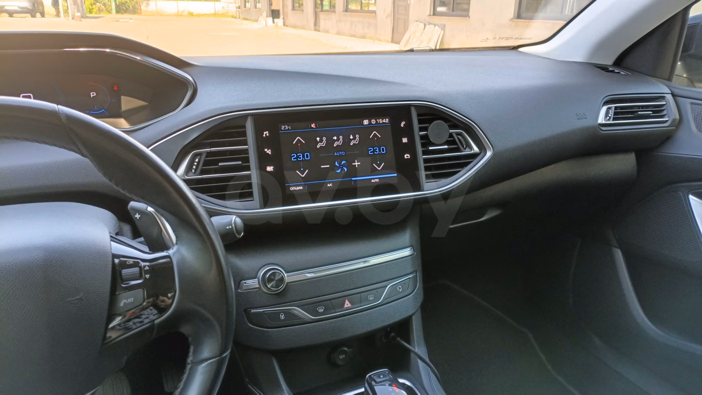 Peugeot 308 фото 8