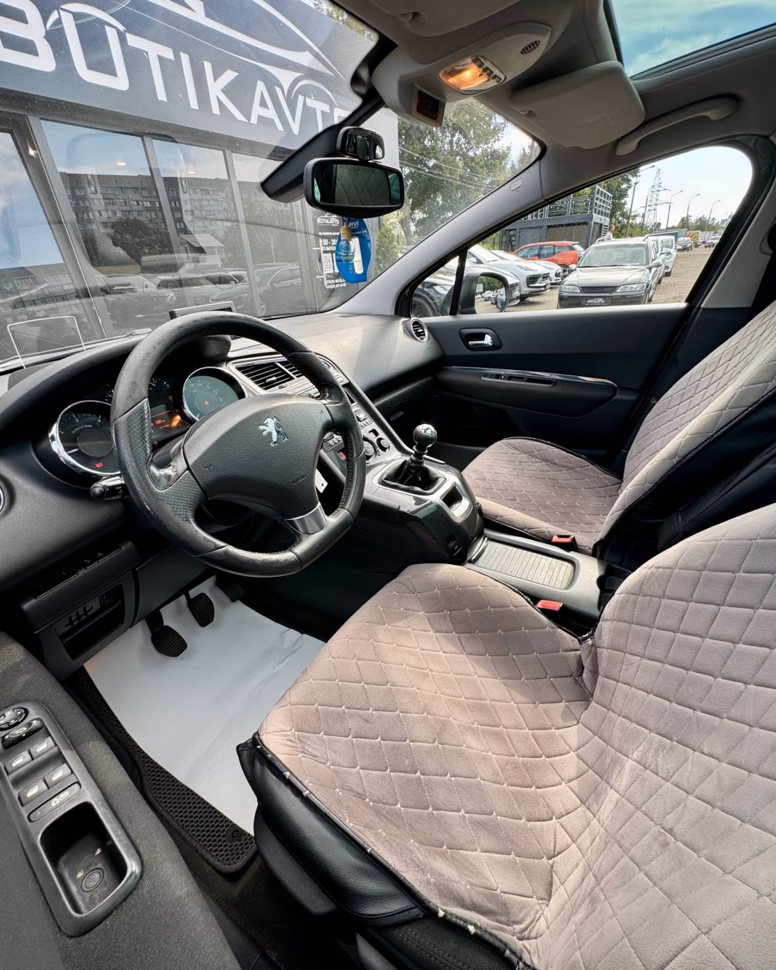 Peugeot 5008 фото 10