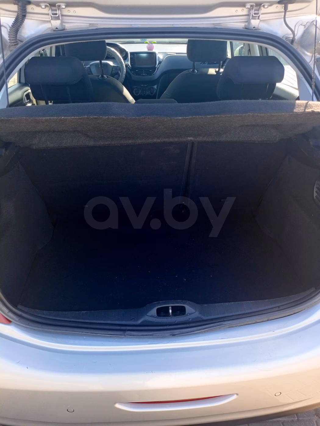 Peugeot 208 фото 10