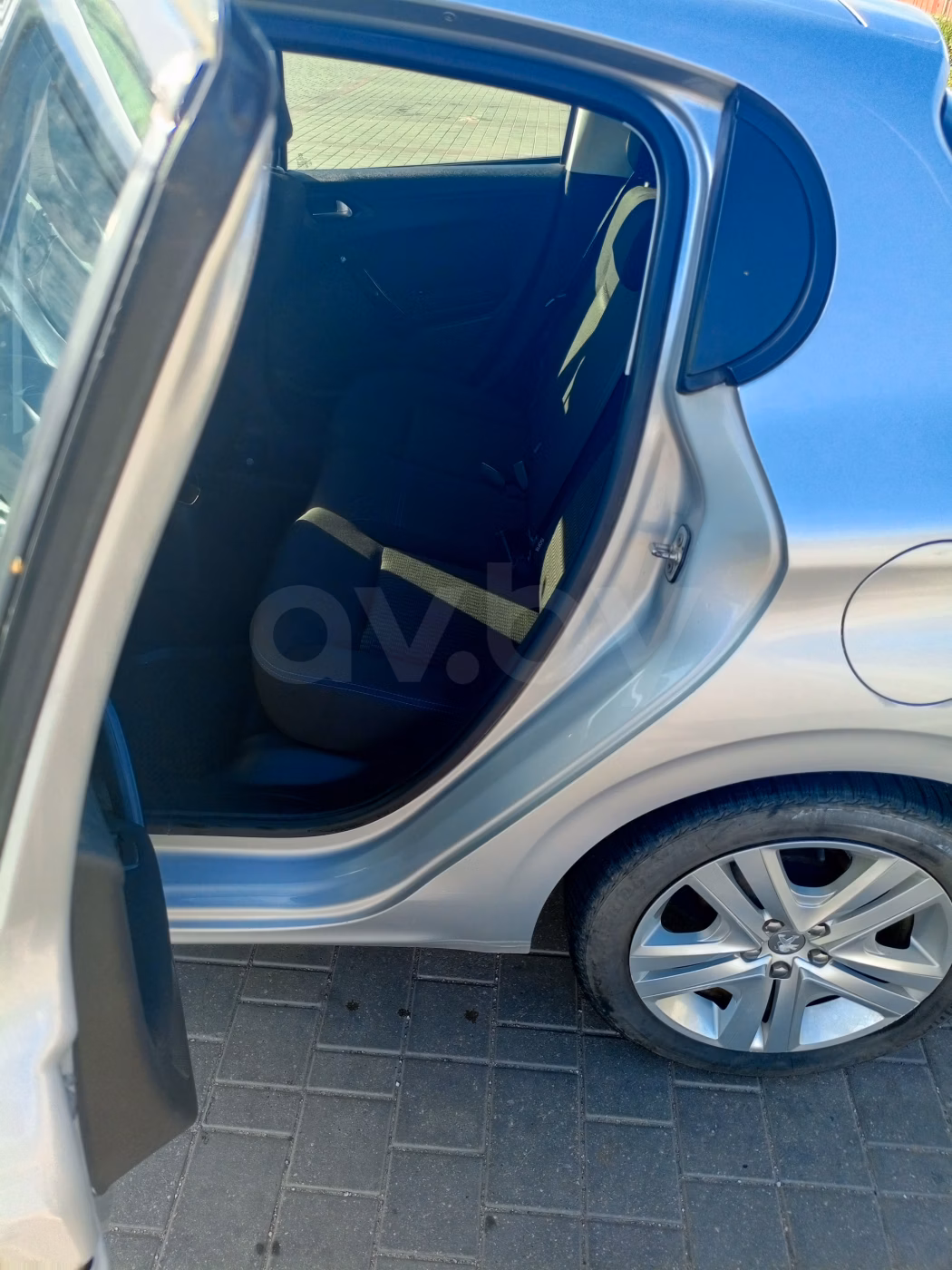 Peugeot 208 фото 11