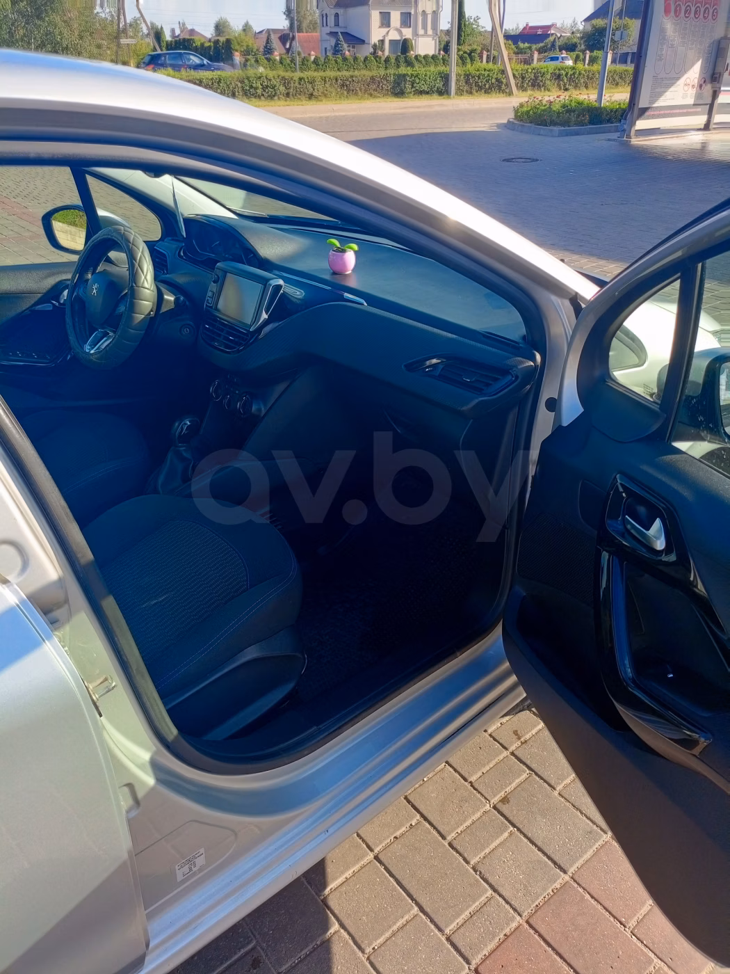 Peugeot 208 фото 5
