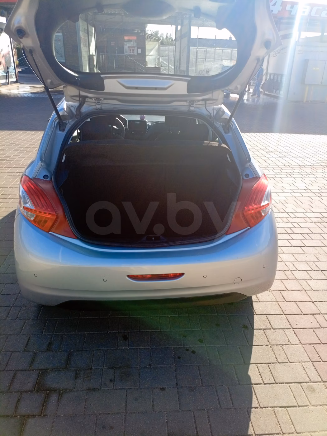 Peugeot 208 фото 12