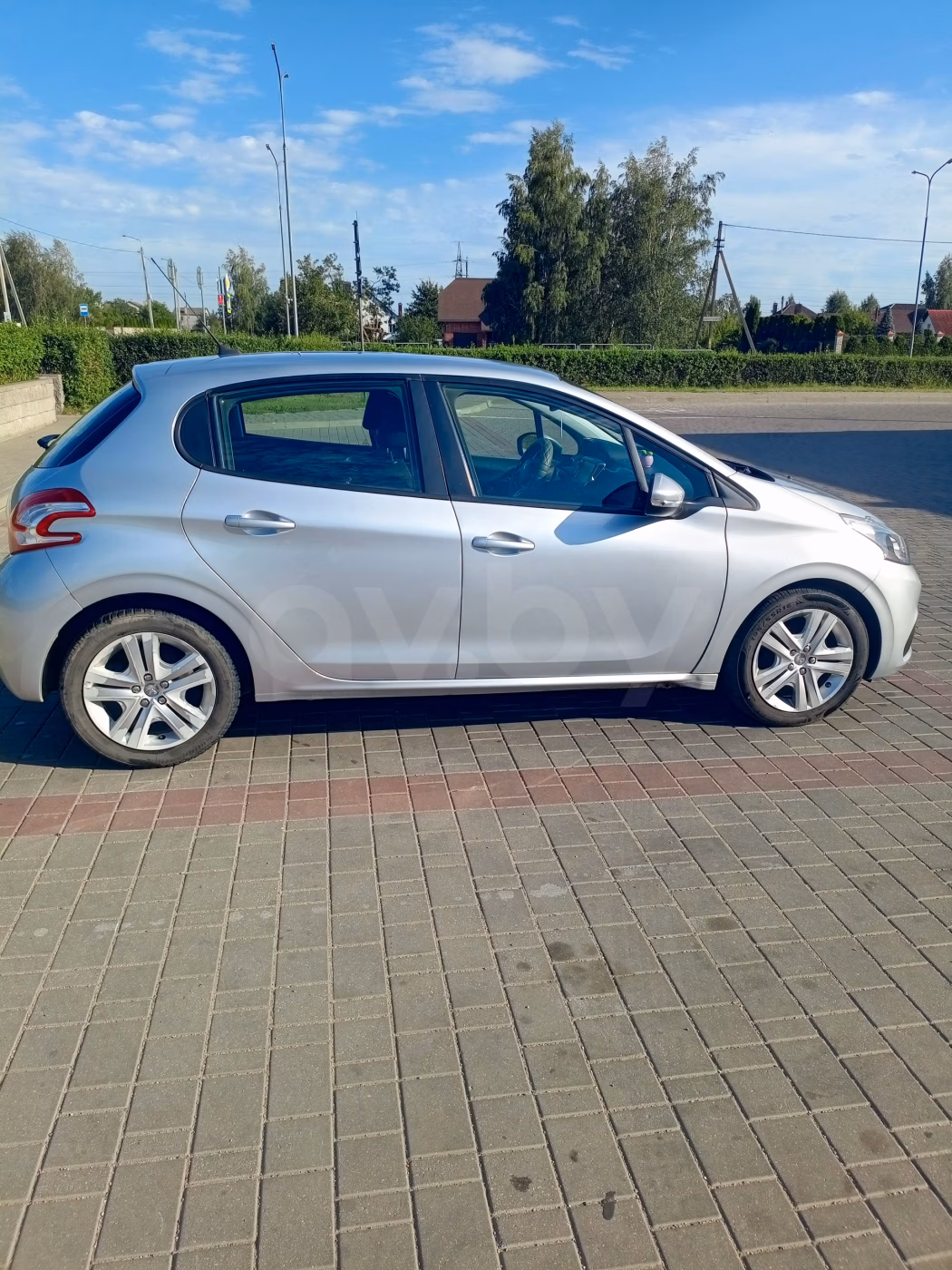 Peugeot 208 фото 2