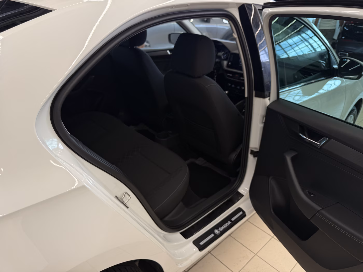 Skoda Rapid фото 11