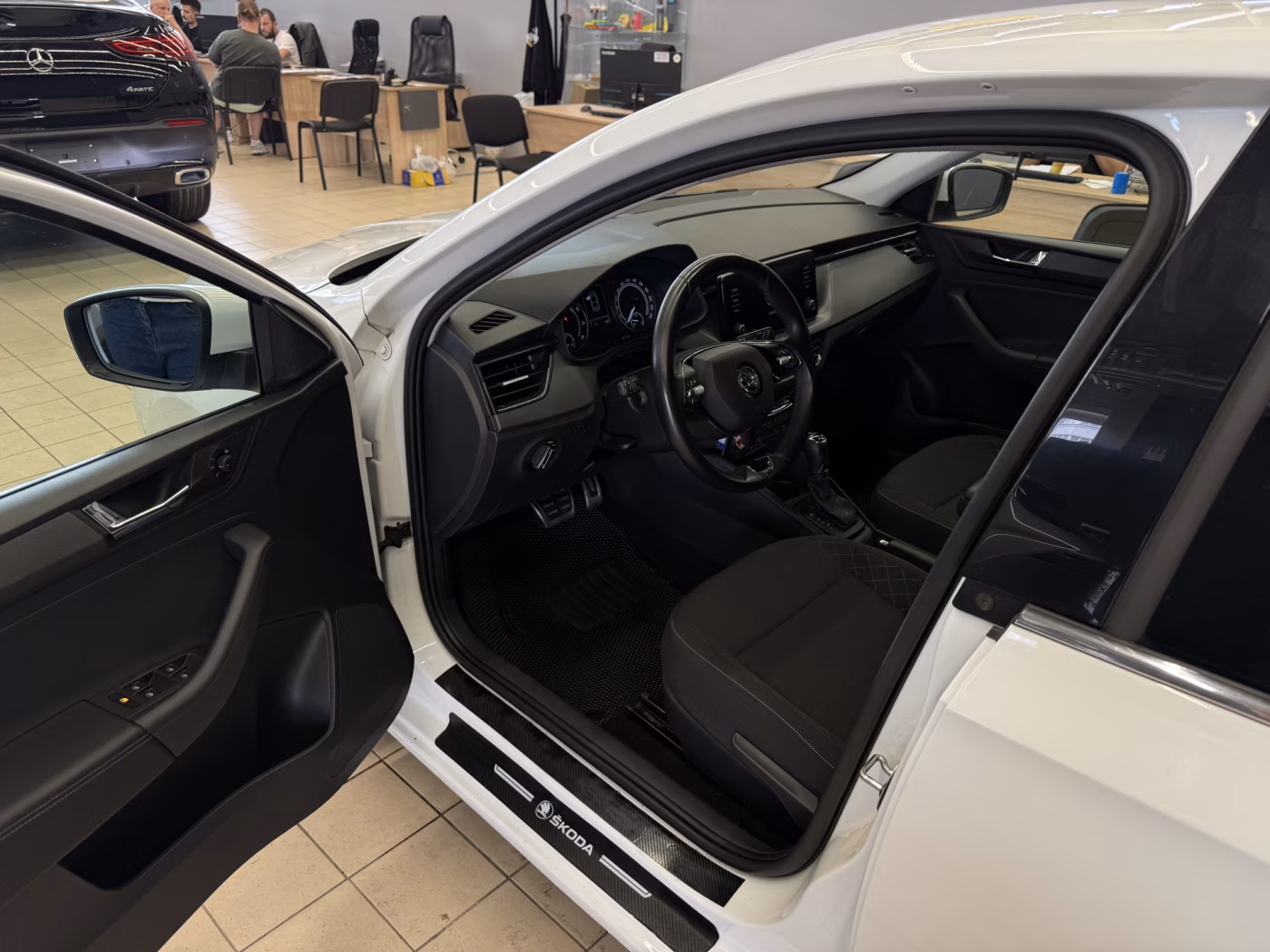 Skoda Rapid фото 9