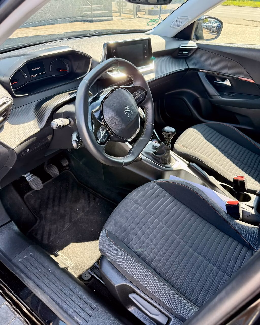 Peugeot 2008 фото 10