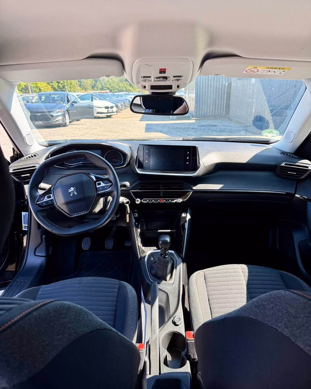 Peugeot 2008 фото 11
