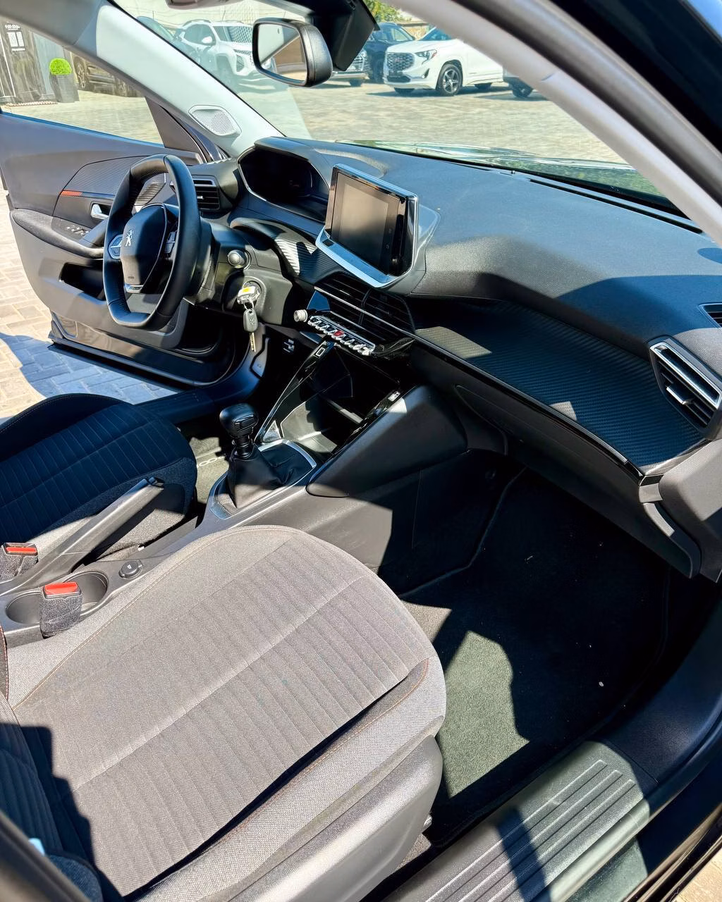 Peugeot 2008 фото 13