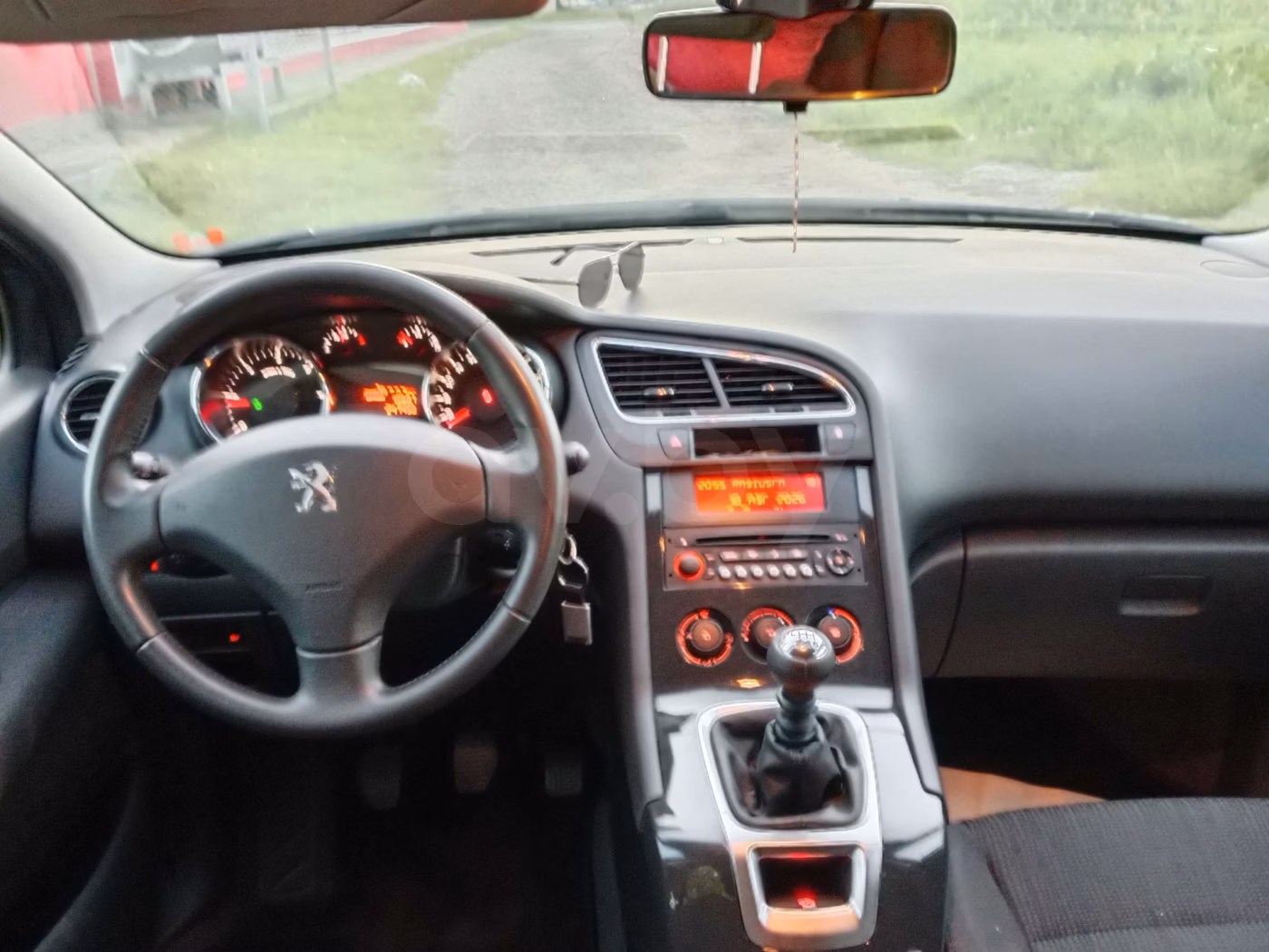 Peugeot 5008 фото 10