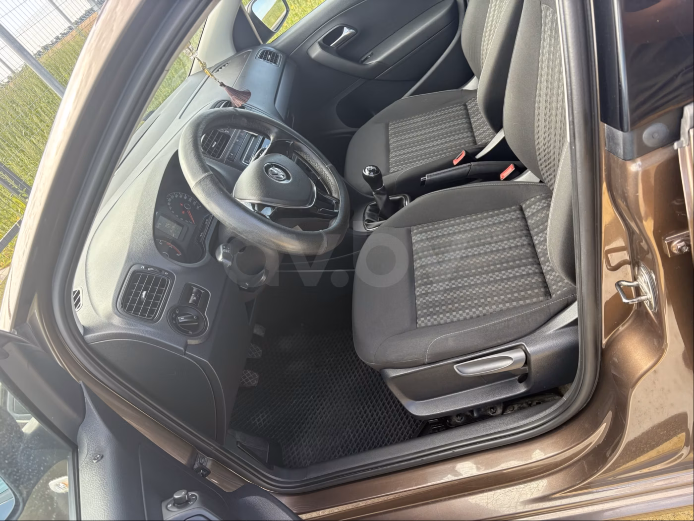 Volkswagen Polo Sedan фото 7