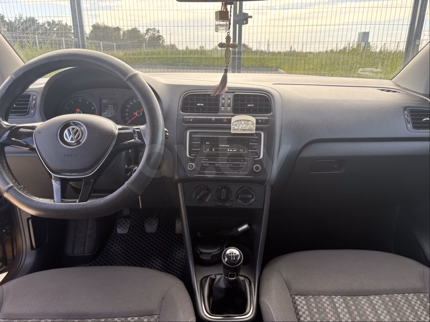 Volkswagen Polo Sedan фото 6