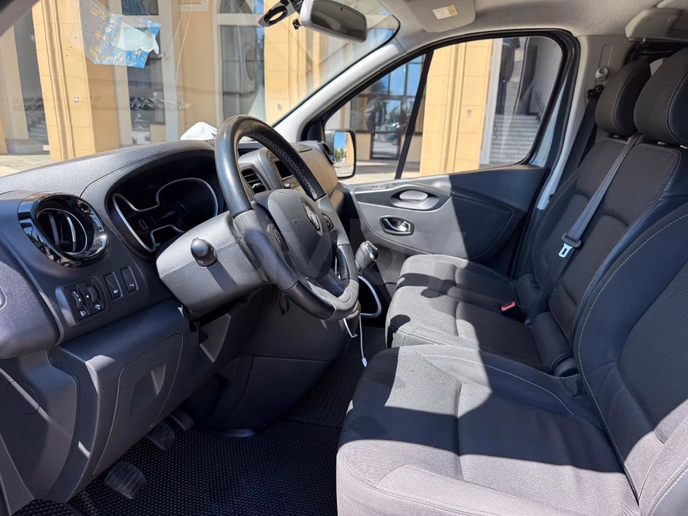 Renault Trafic фото 10