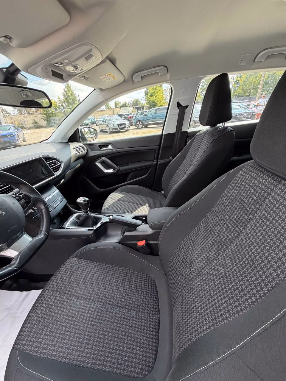 Peugeot 308 фото 9