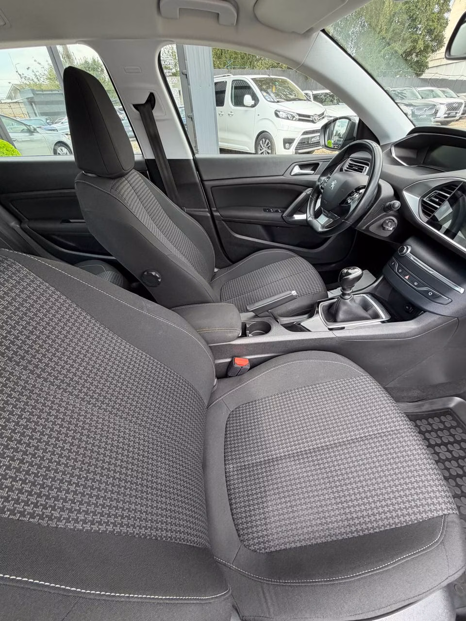 Peugeot 308 фото 11