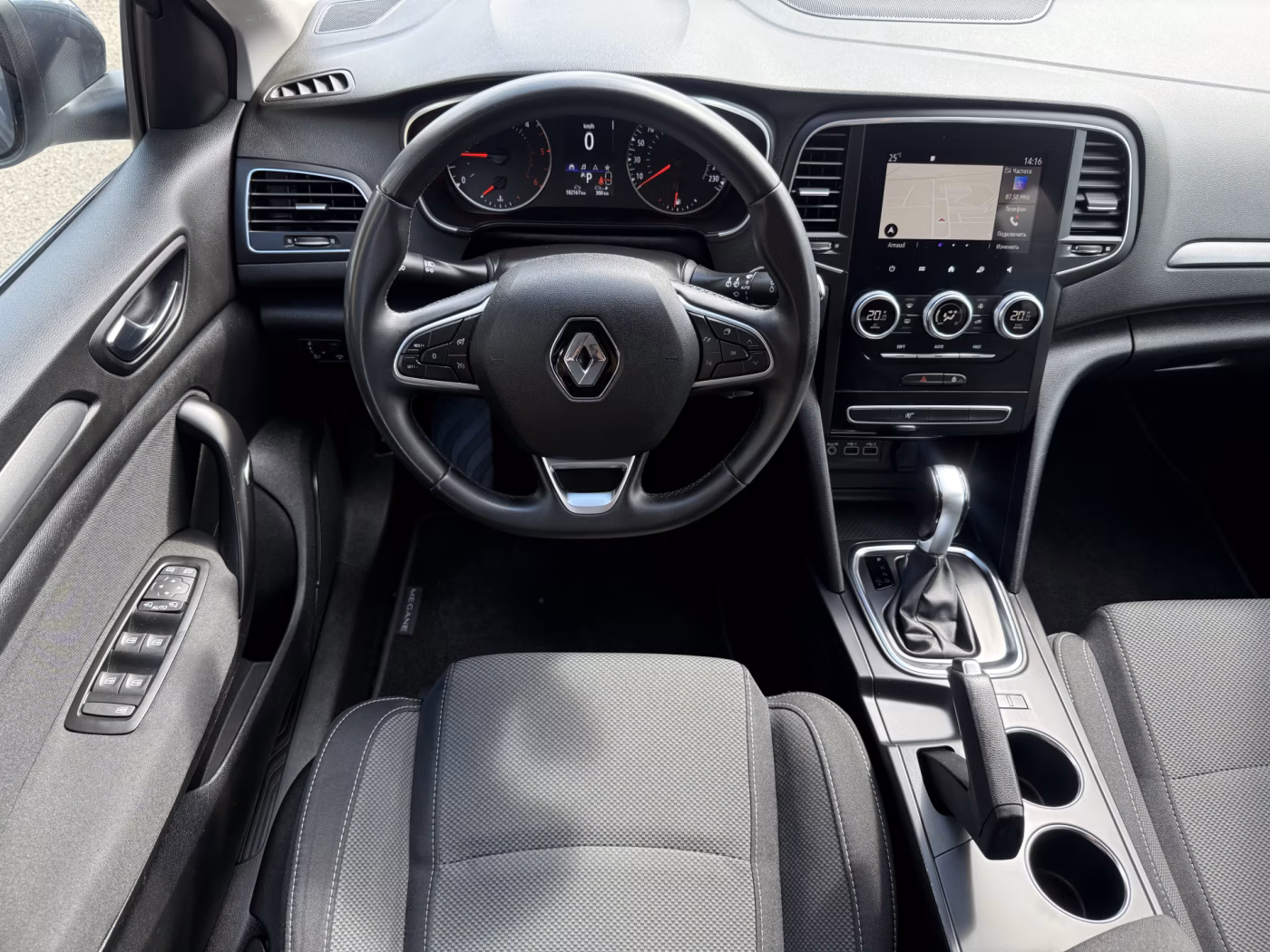 Renault Megane фото 12