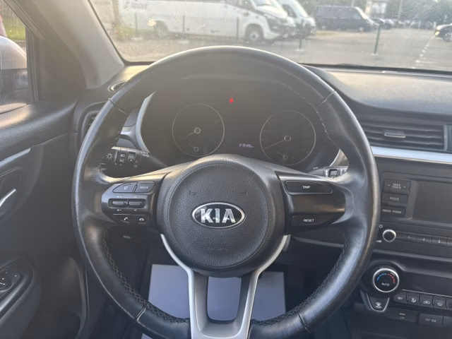 Kia Rio фото 10
