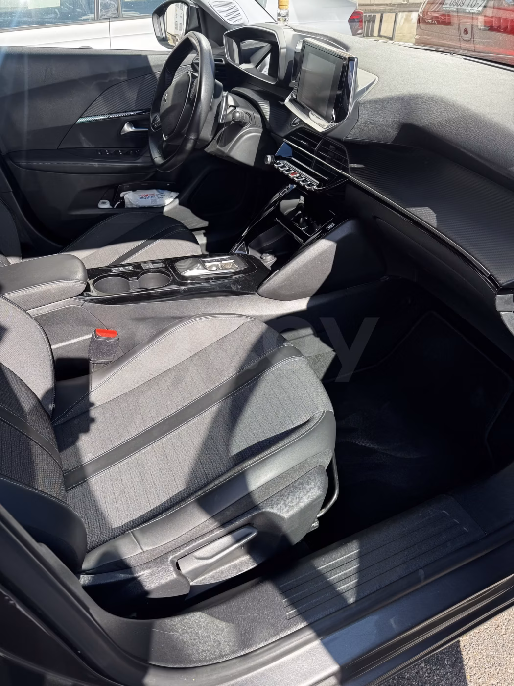 Peugeot 2008 фото 10