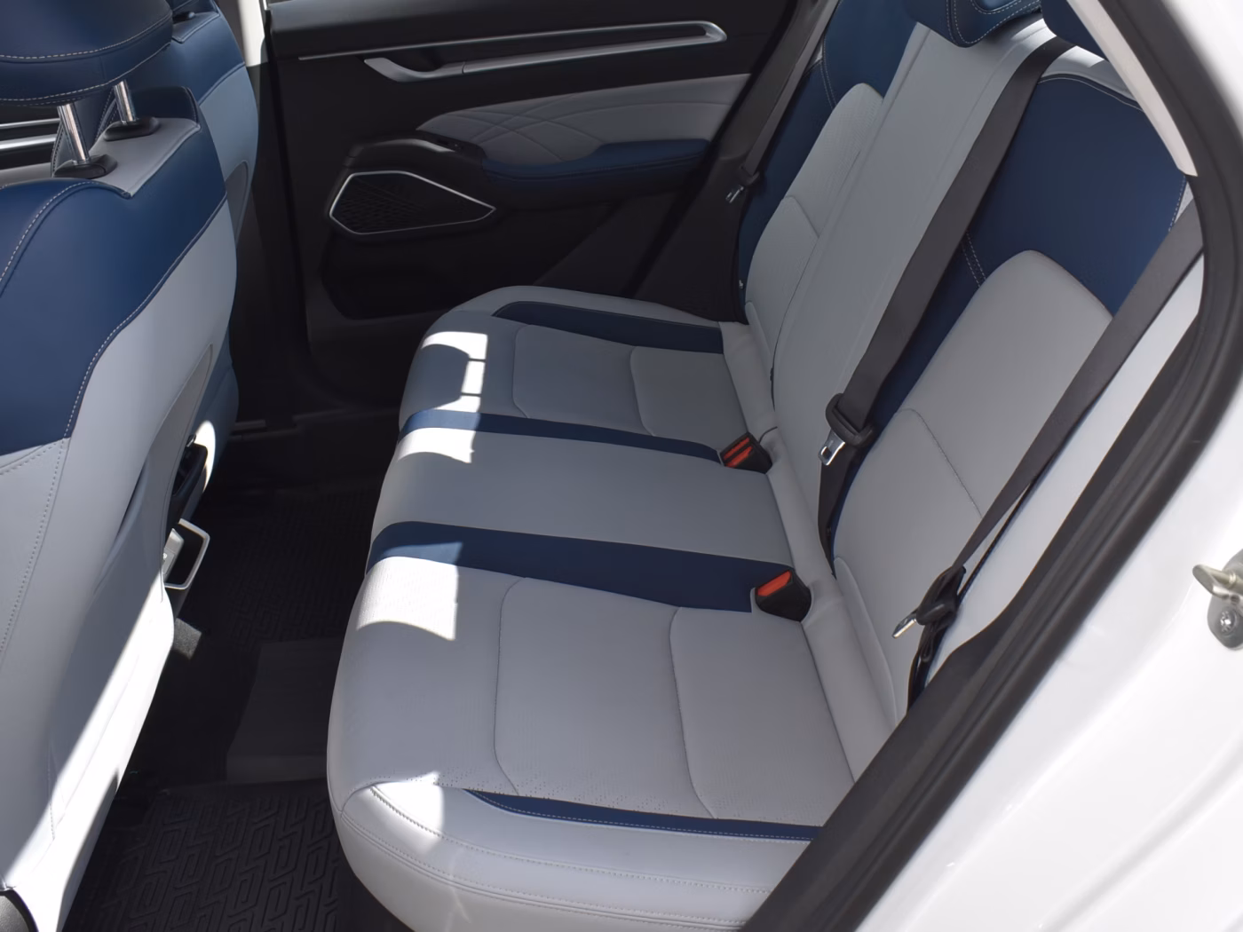 Geely Emgrand фото 10