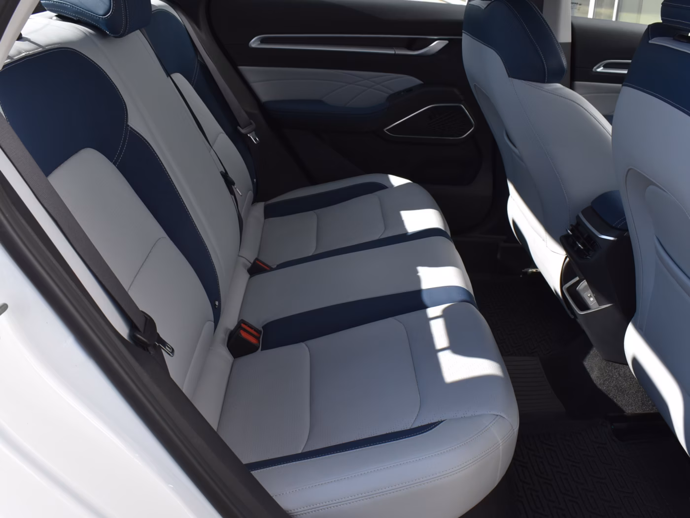 Geely Emgrand фото 11