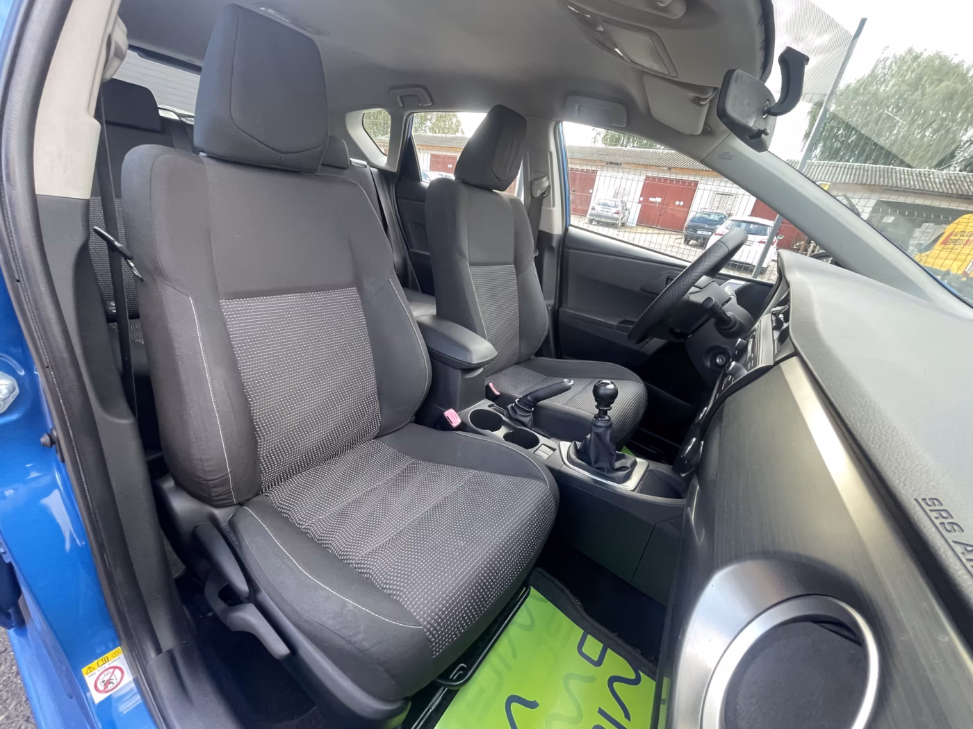Toyota Auris фото 14