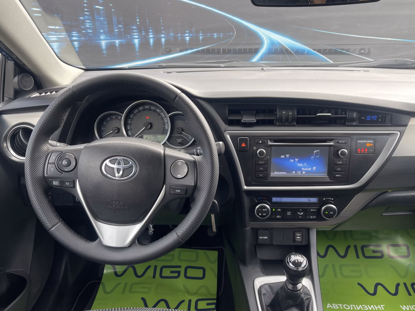 Toyota Auris фото 16