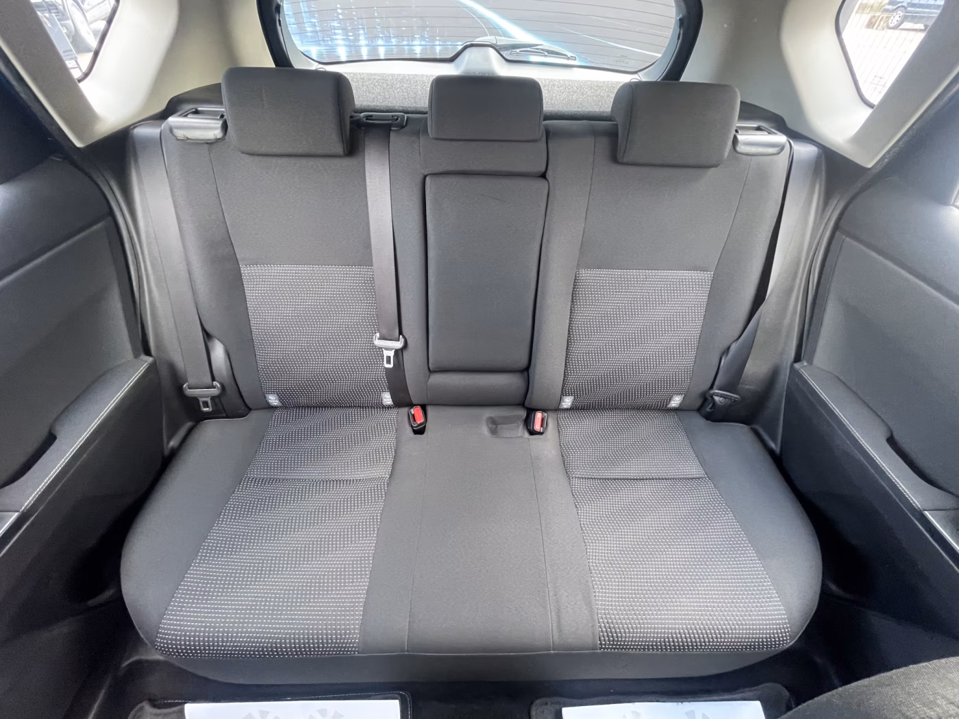Toyota Auris фото 12