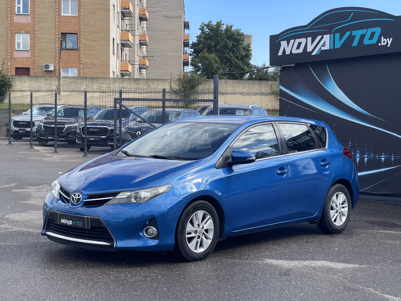 Toyota Auris фото 2