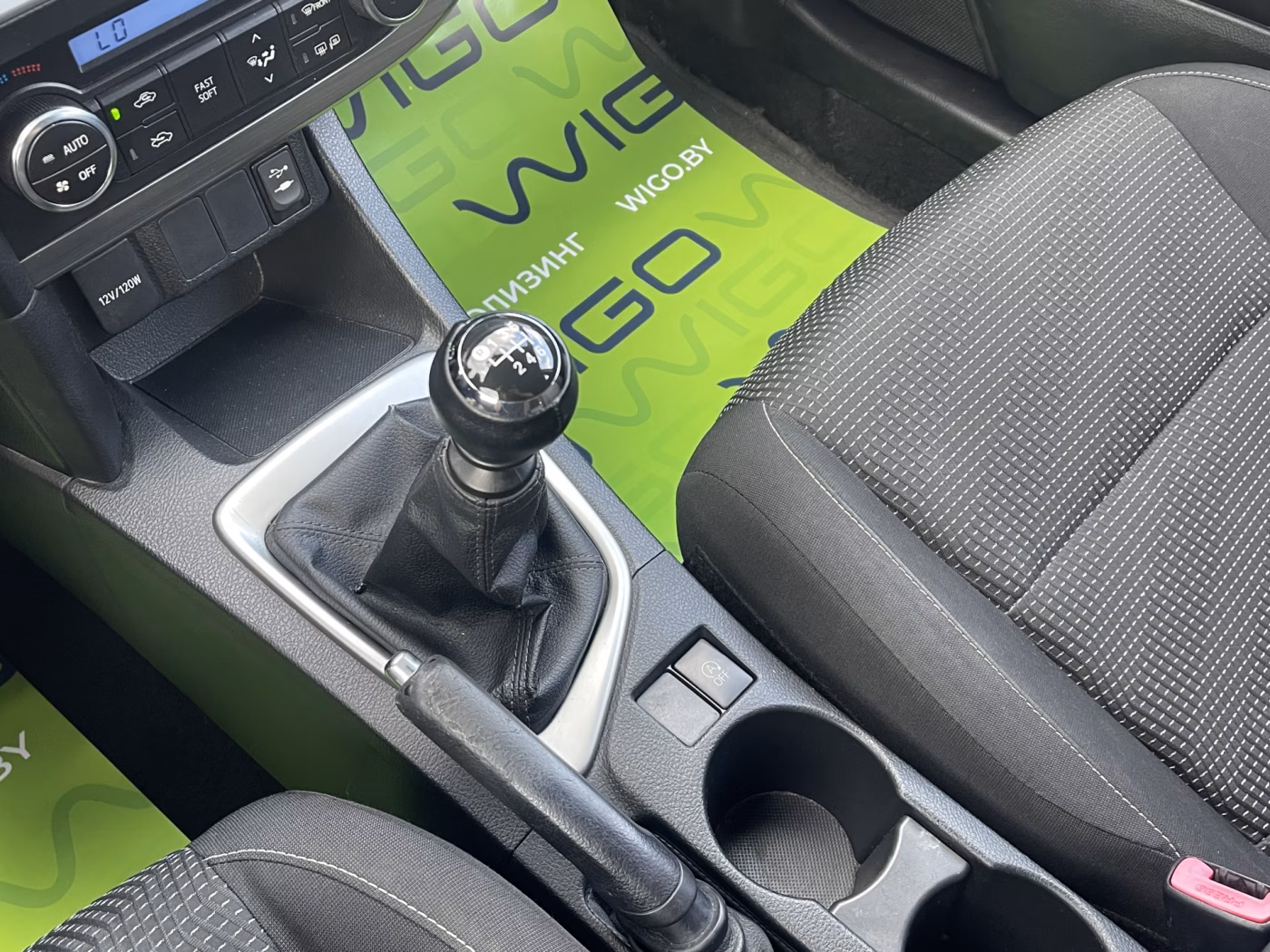 Toyota Auris фото 27