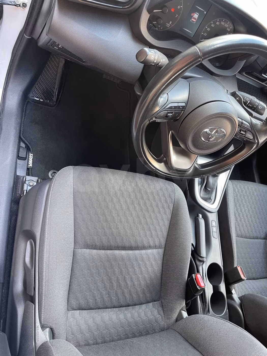 Toyota Yaris фото 8