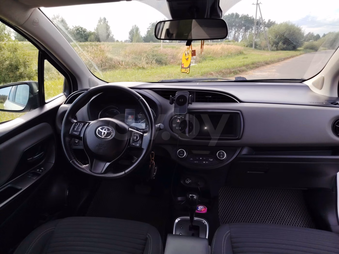 Toyota Yaris фото 18