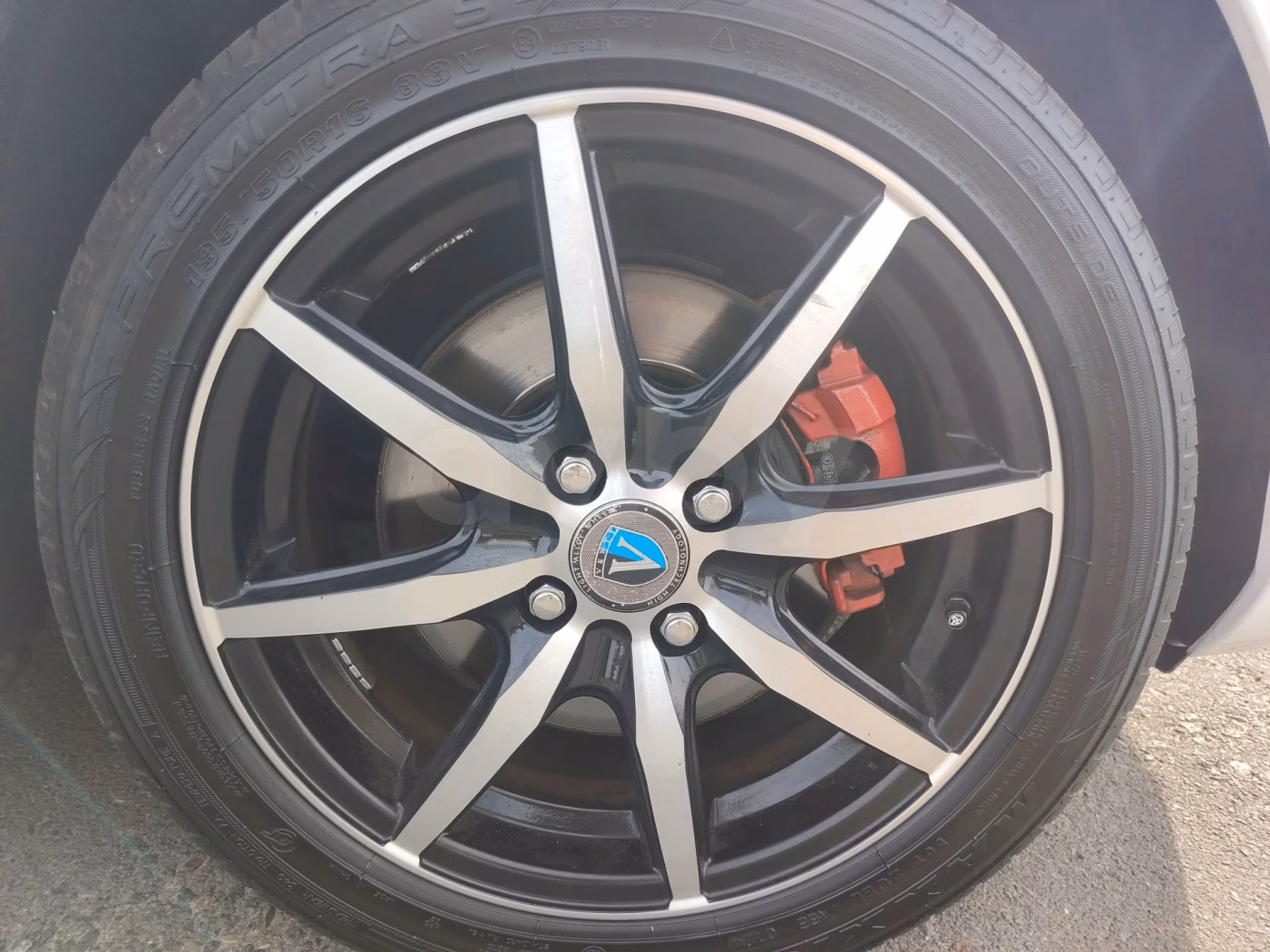 Toyota Yaris фото 8