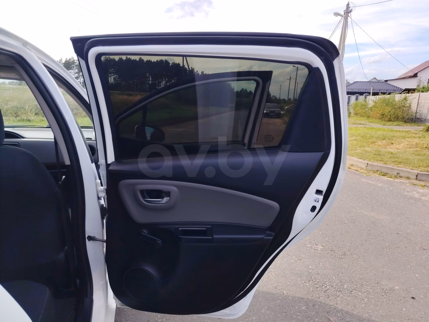 Toyota Yaris фото 14