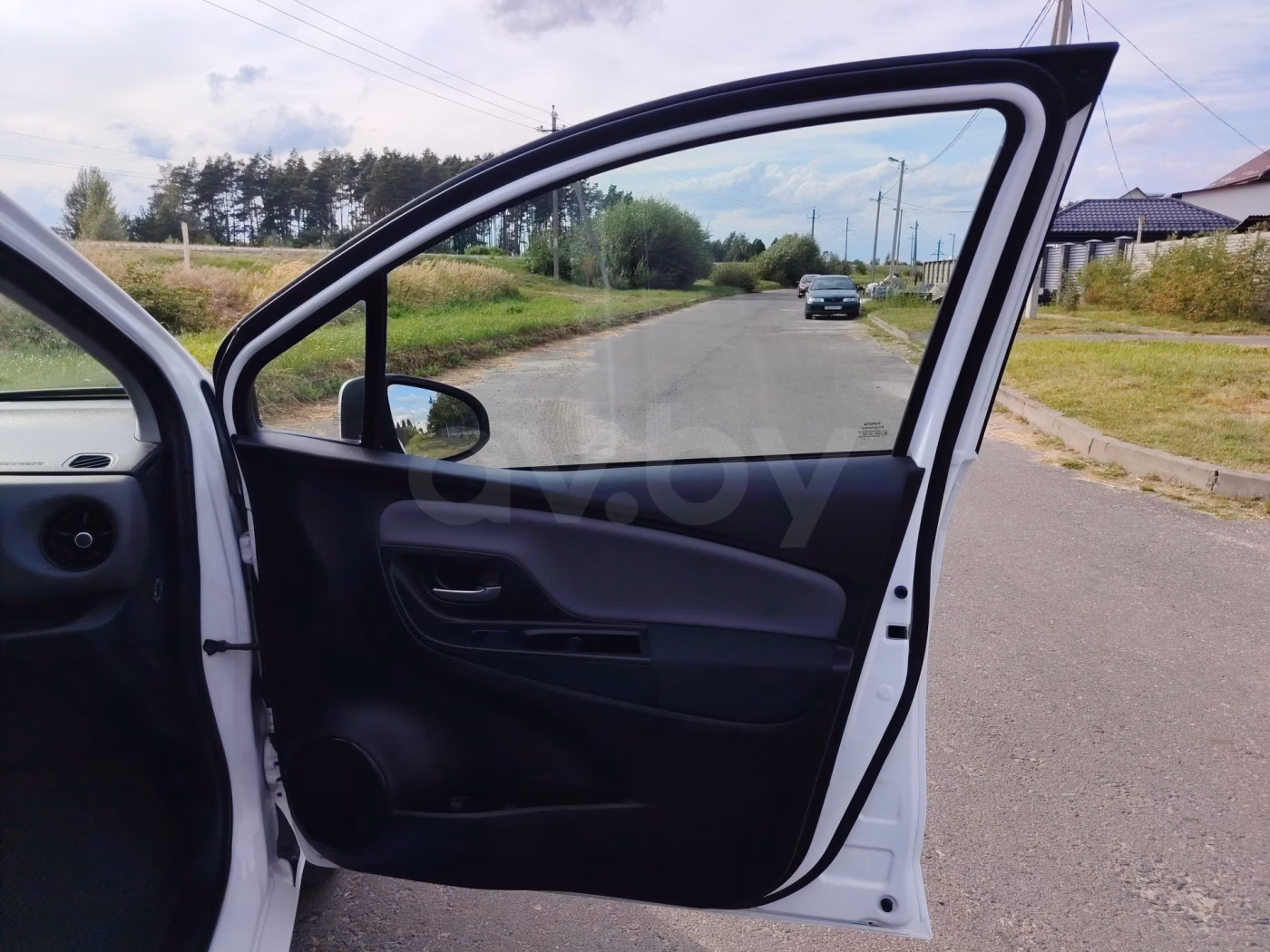 Toyota Yaris фото 13