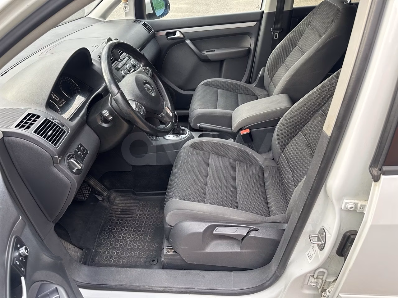Volkswagen Touran фото 11