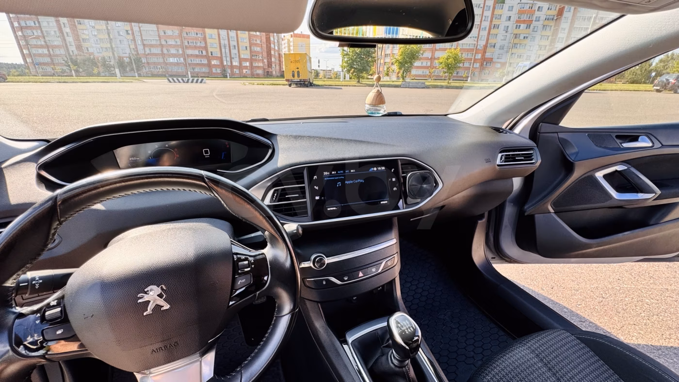 Peugeot 308 фото 12