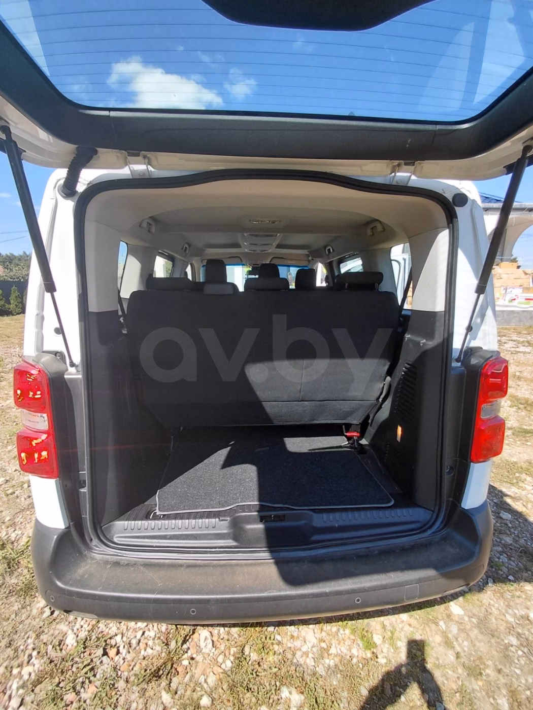 Opel Vivaro фото 9