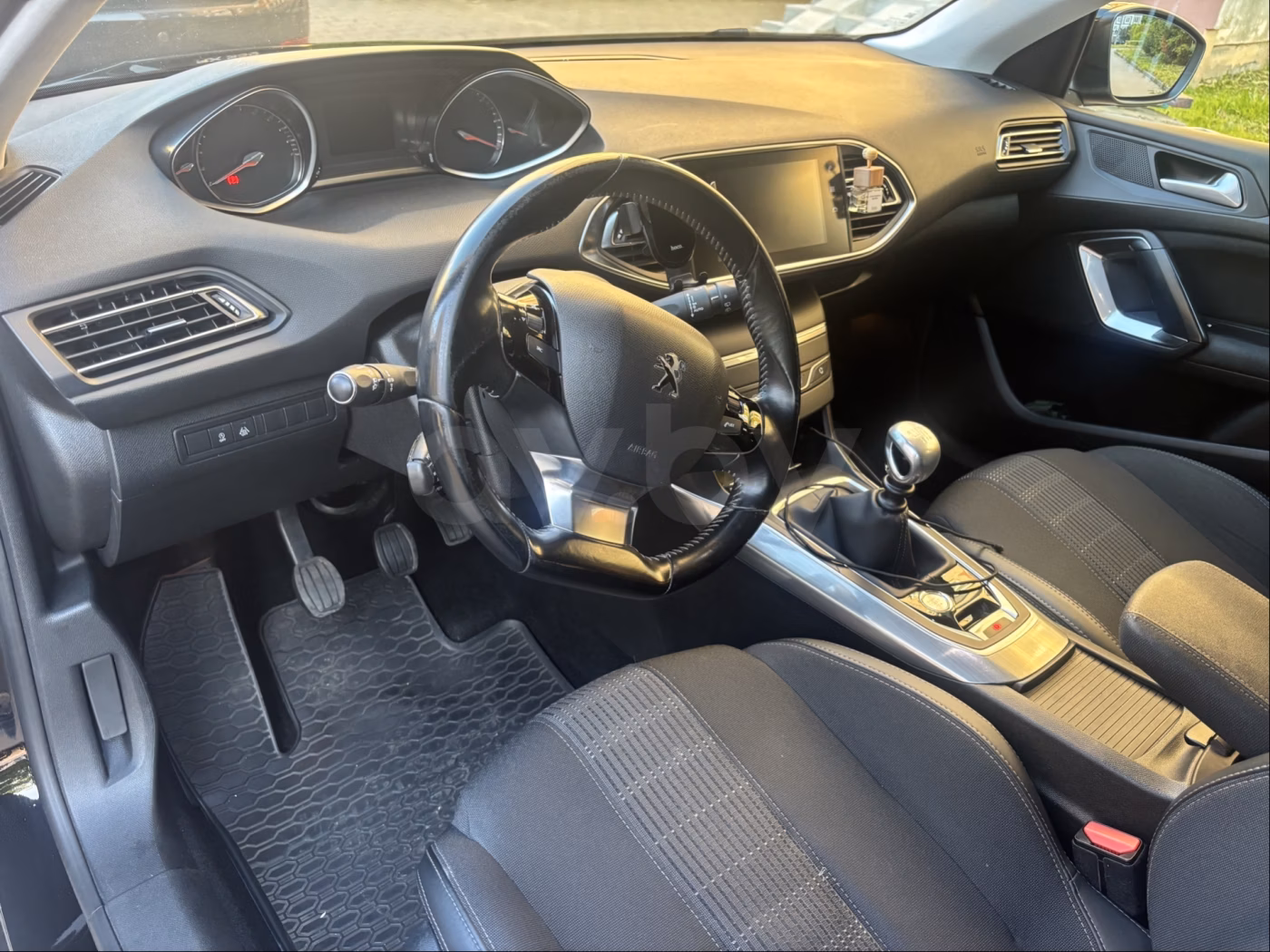 Peugeot 308 фото 6