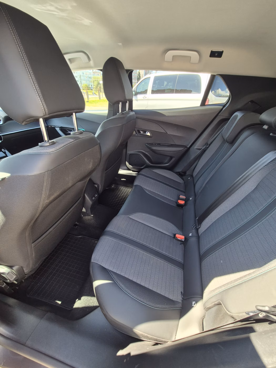 Peugeot 2008 фото 7