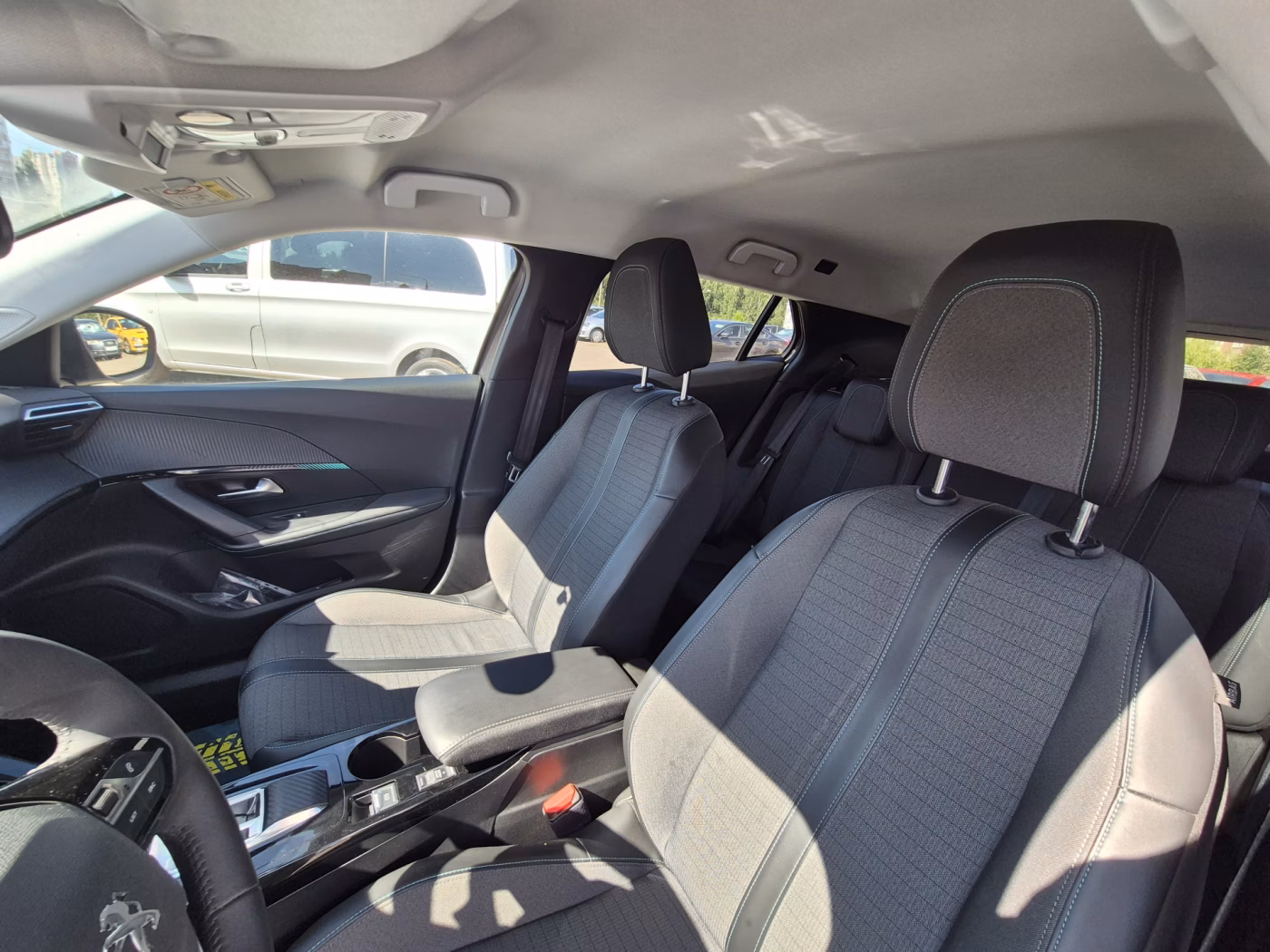 Peugeot 2008 фото 10