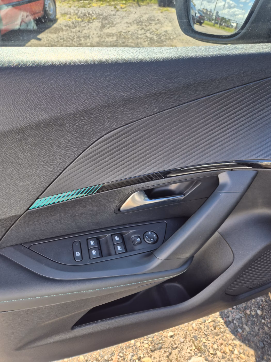 Peugeot 2008 фото 9