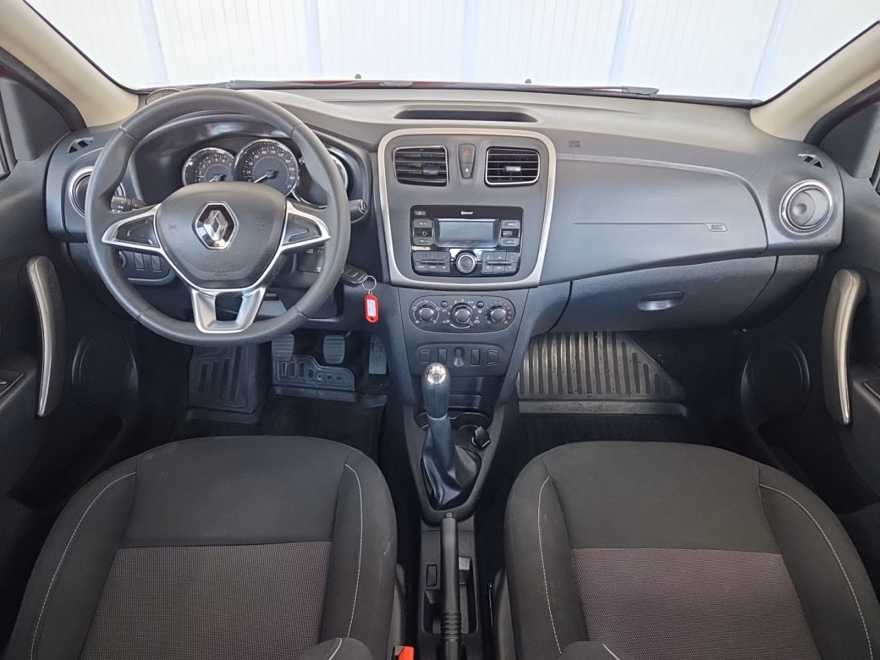 Renault Logan Stepway фото 10