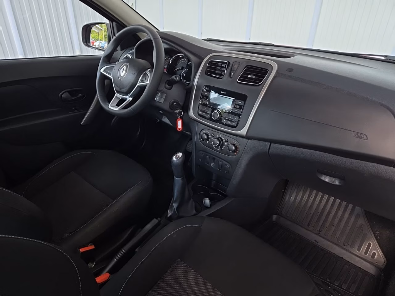Renault Logan Stepway фото 12