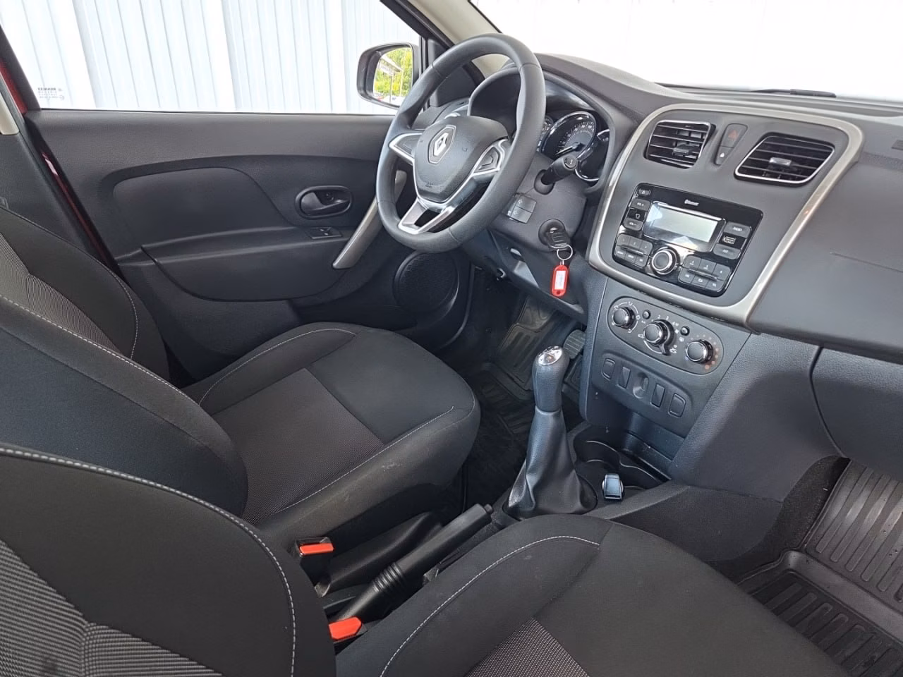 Renault Logan Stepway фото 14