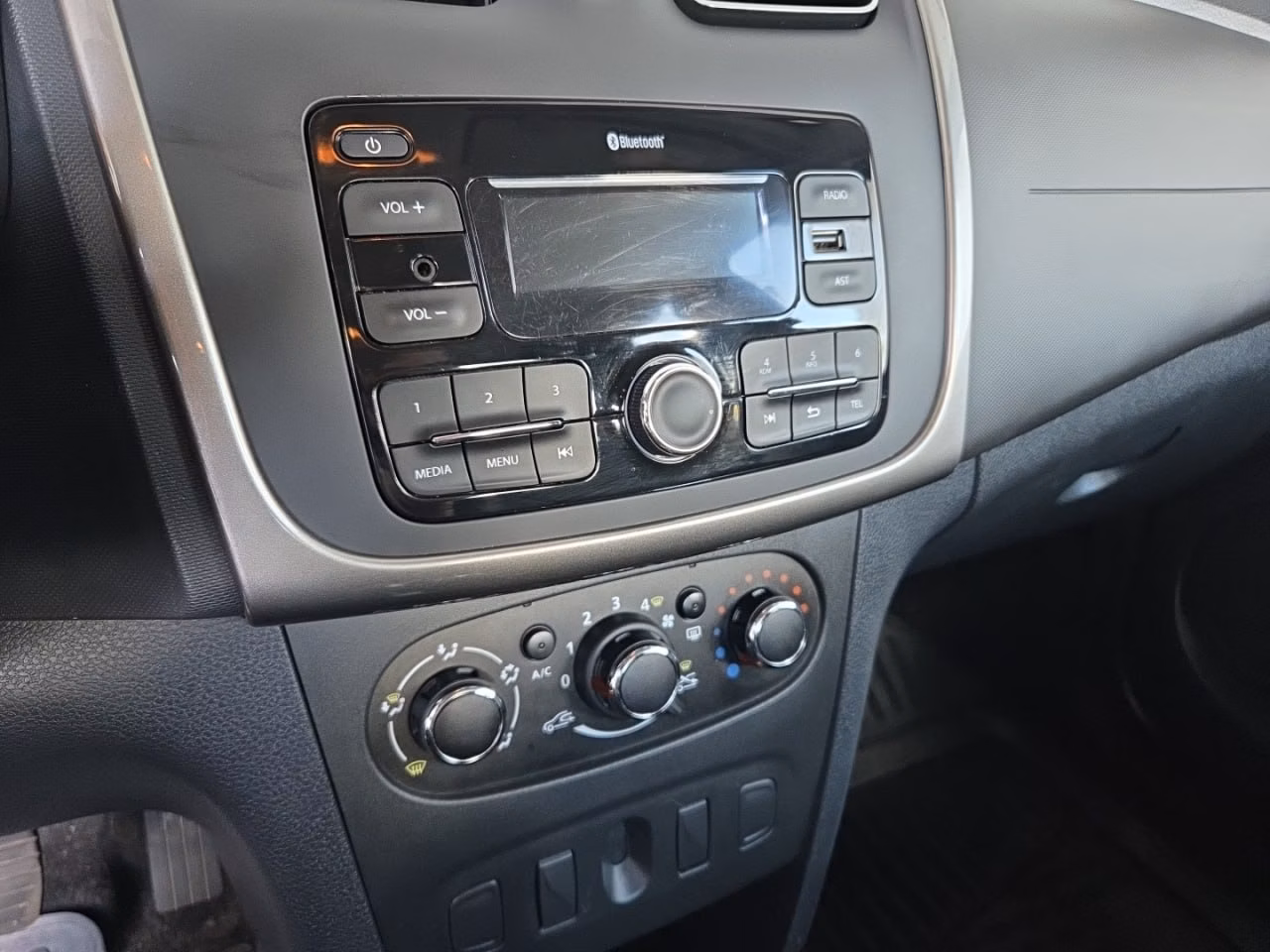 Renault Logan Stepway фото 13