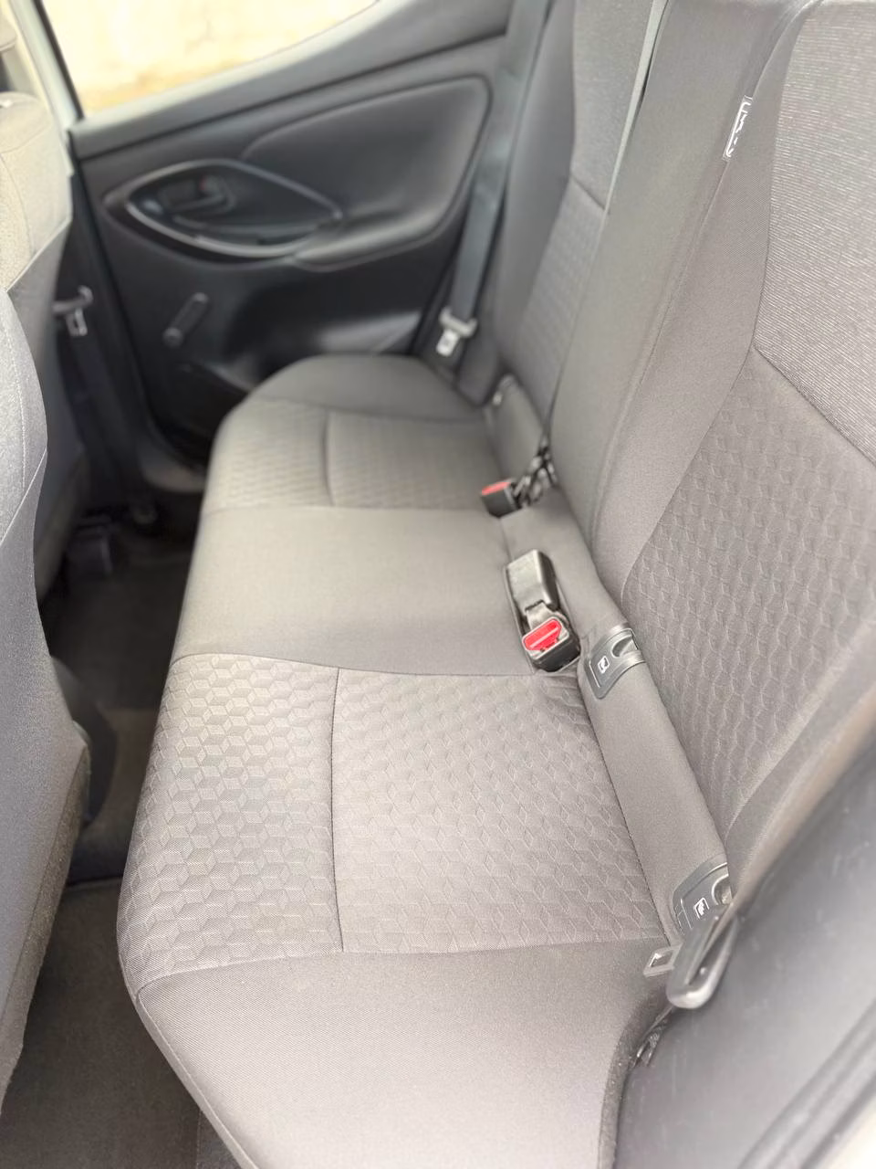 Toyota Yaris фото 13
