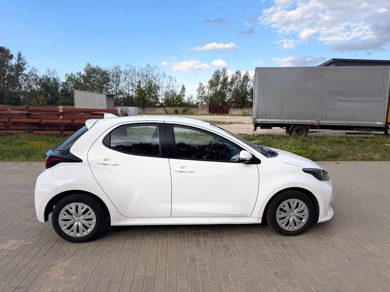 Toyota Yaris фото 5