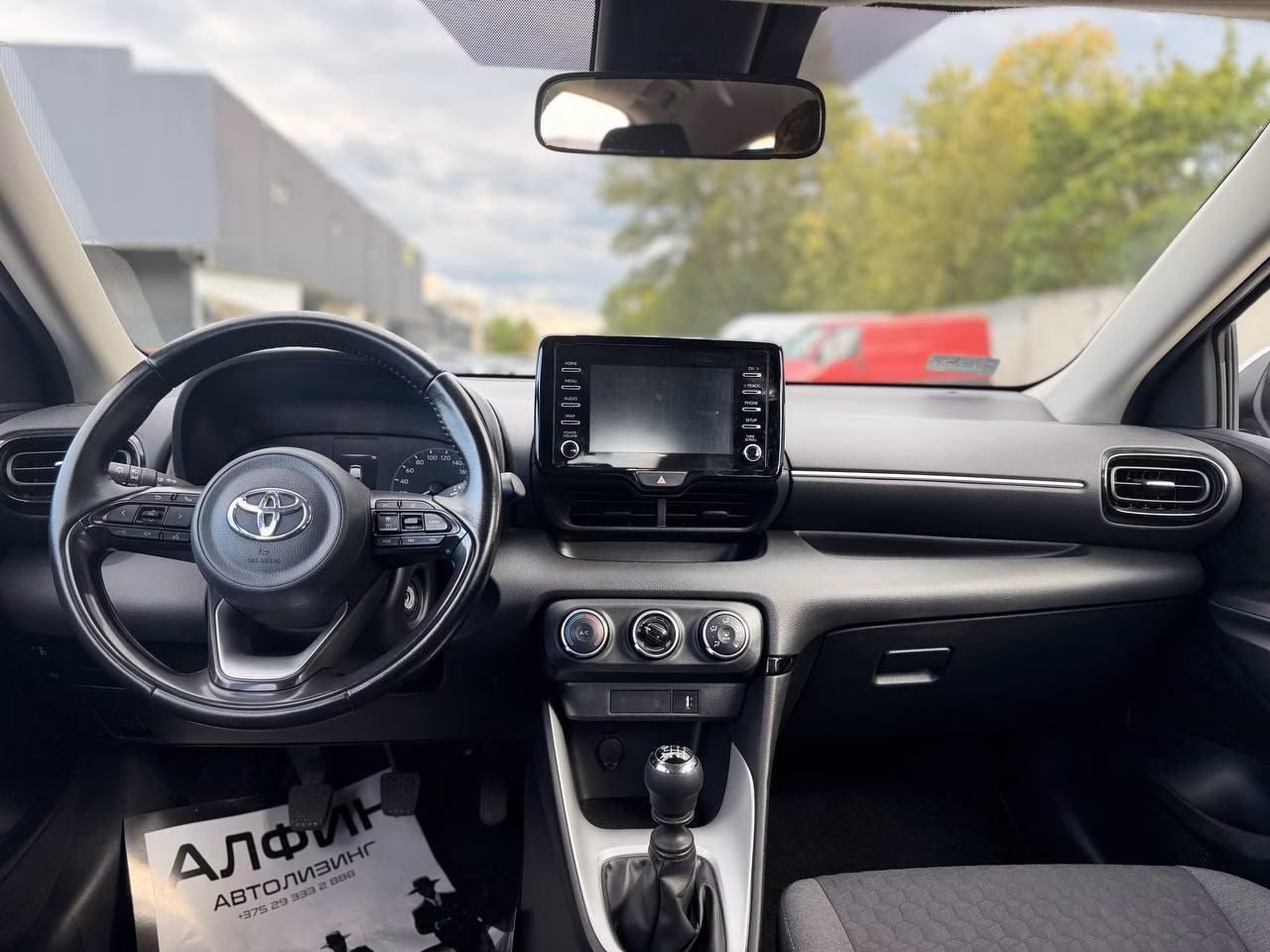 Toyota Yaris фото 10