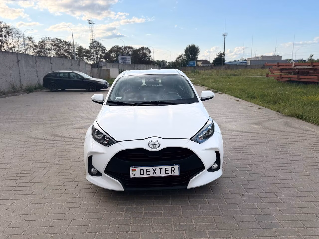 Toyota Yaris фото 2