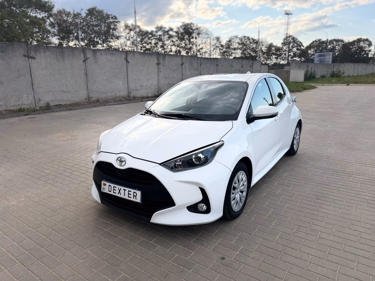 Toyota Yaris фото 3