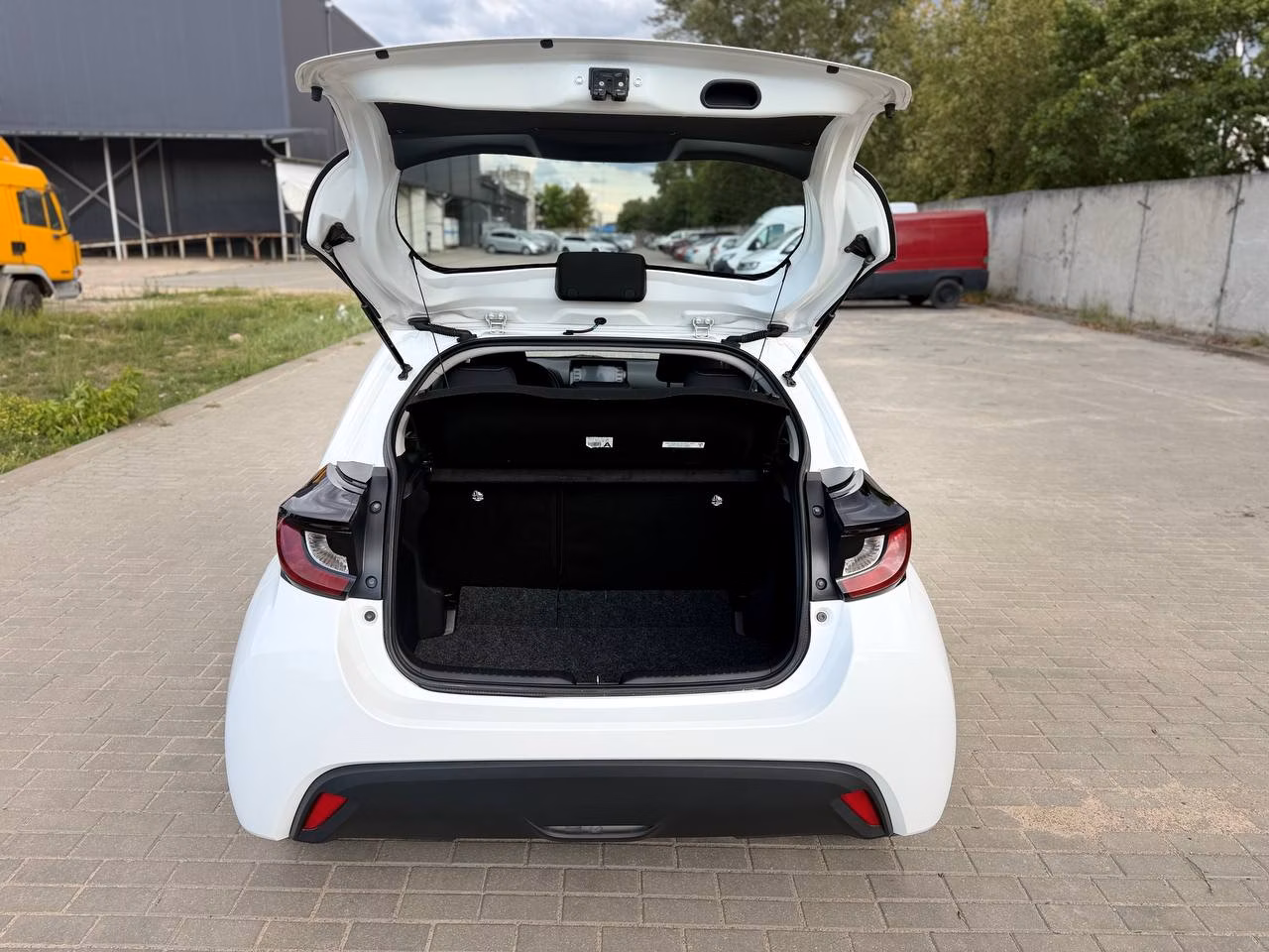 Toyota Yaris фото 9